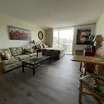 Tropical Studios At Marine Surf Waikiki - Free Parking - Best Location - Full Kitchen - Swimming Pool