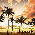 Quaint Waikiki Monarch Studio