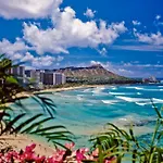 Quaint Waikiki Monarch Studio