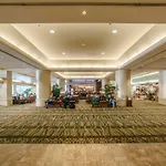 Studio At Ala Moana With Ocean Views