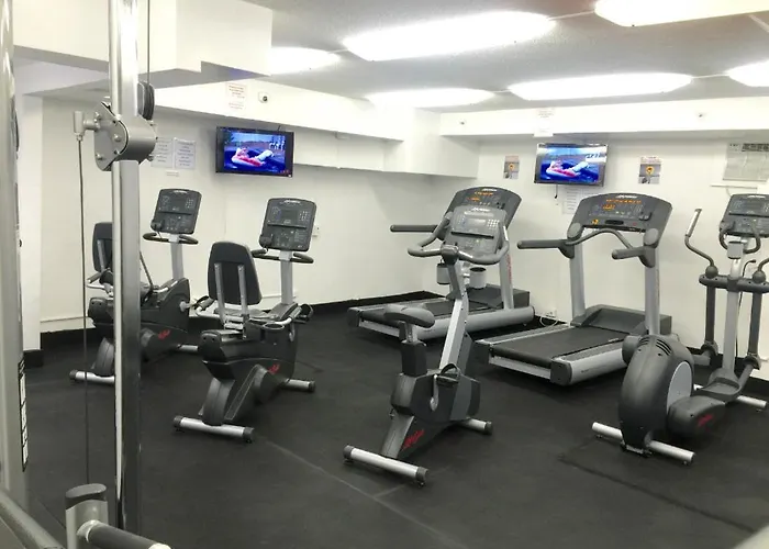 Modern Waikiki Sleek Studio
