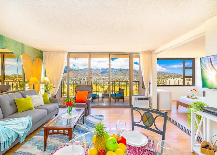 Fabulous Mountain View Condo With Free Parking!