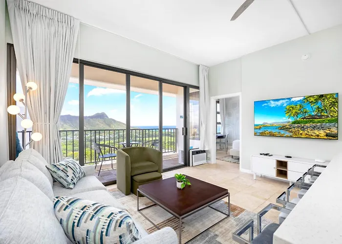 Diamond Head And Ocean View Condo With Parking
