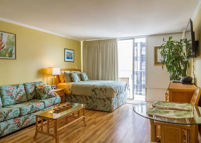 Tropical Studios At Marine Surf Waikiki - Free Parking - Best Location - Full Kitchen - Swimming Pool