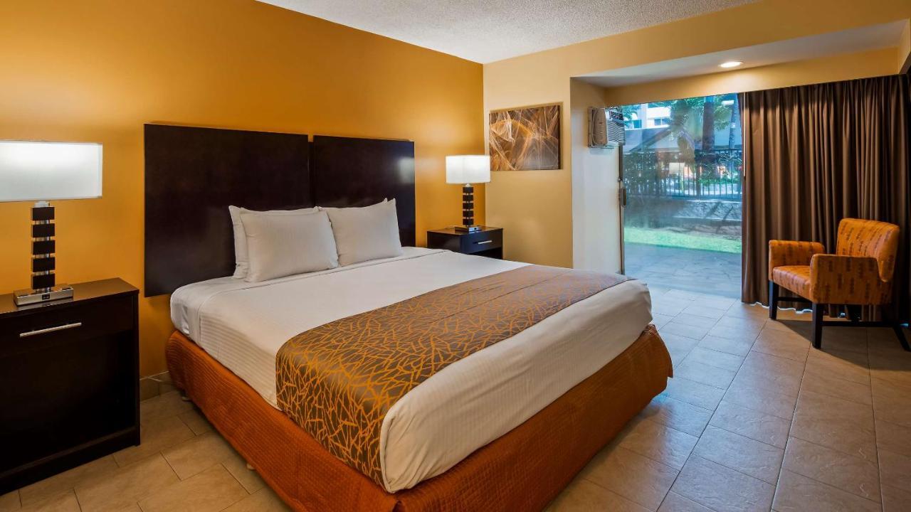 Western The Plaza Airport - Free Breakfast Hotel 3*