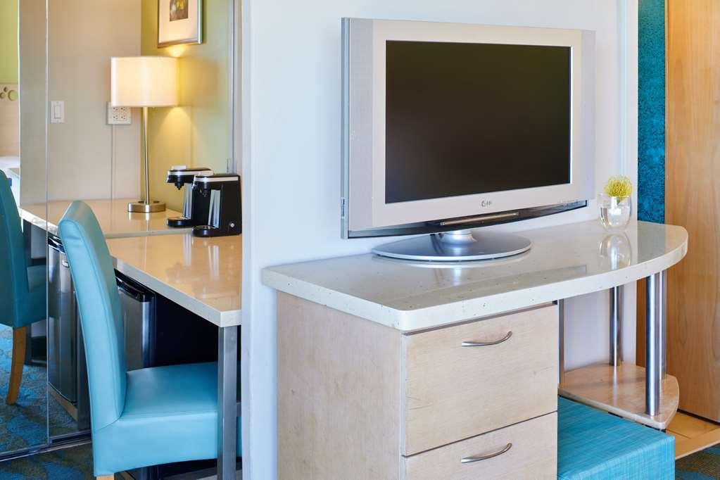 Hotel Aston Waikiki Circle 3*