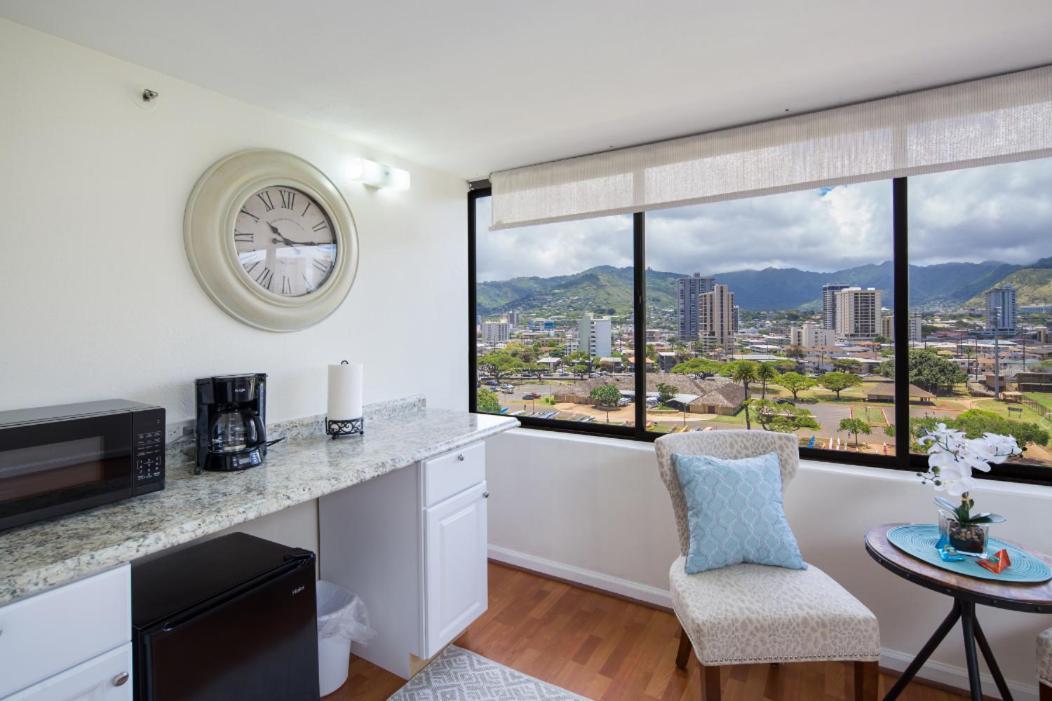Modern Waikiki Sleek Aparthotel *