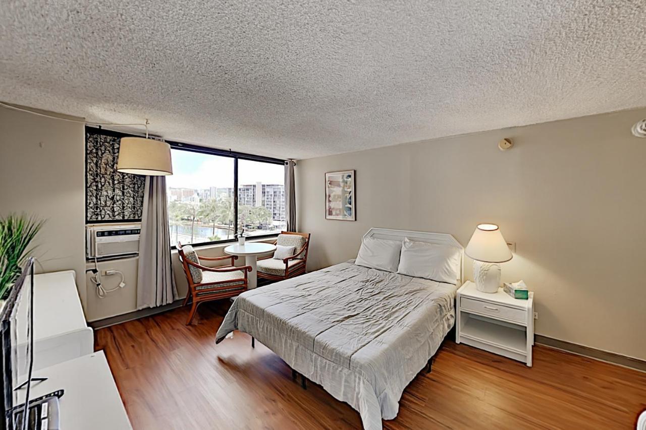 Apartment Hawaiian Monarch 916 *
