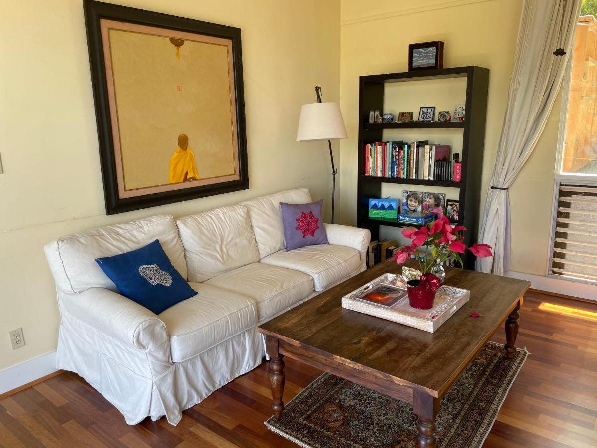 With Sweeping Views, Pool & Yard Holiday home Honolulu