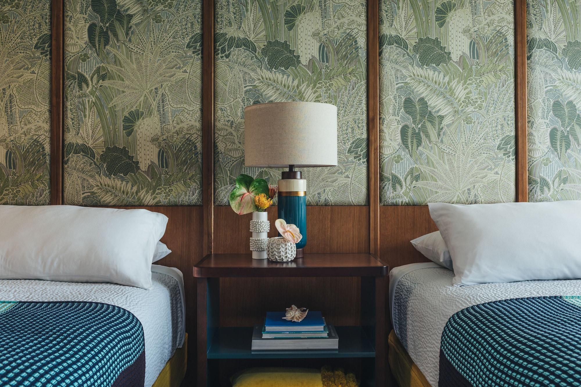 Hotel White Sands