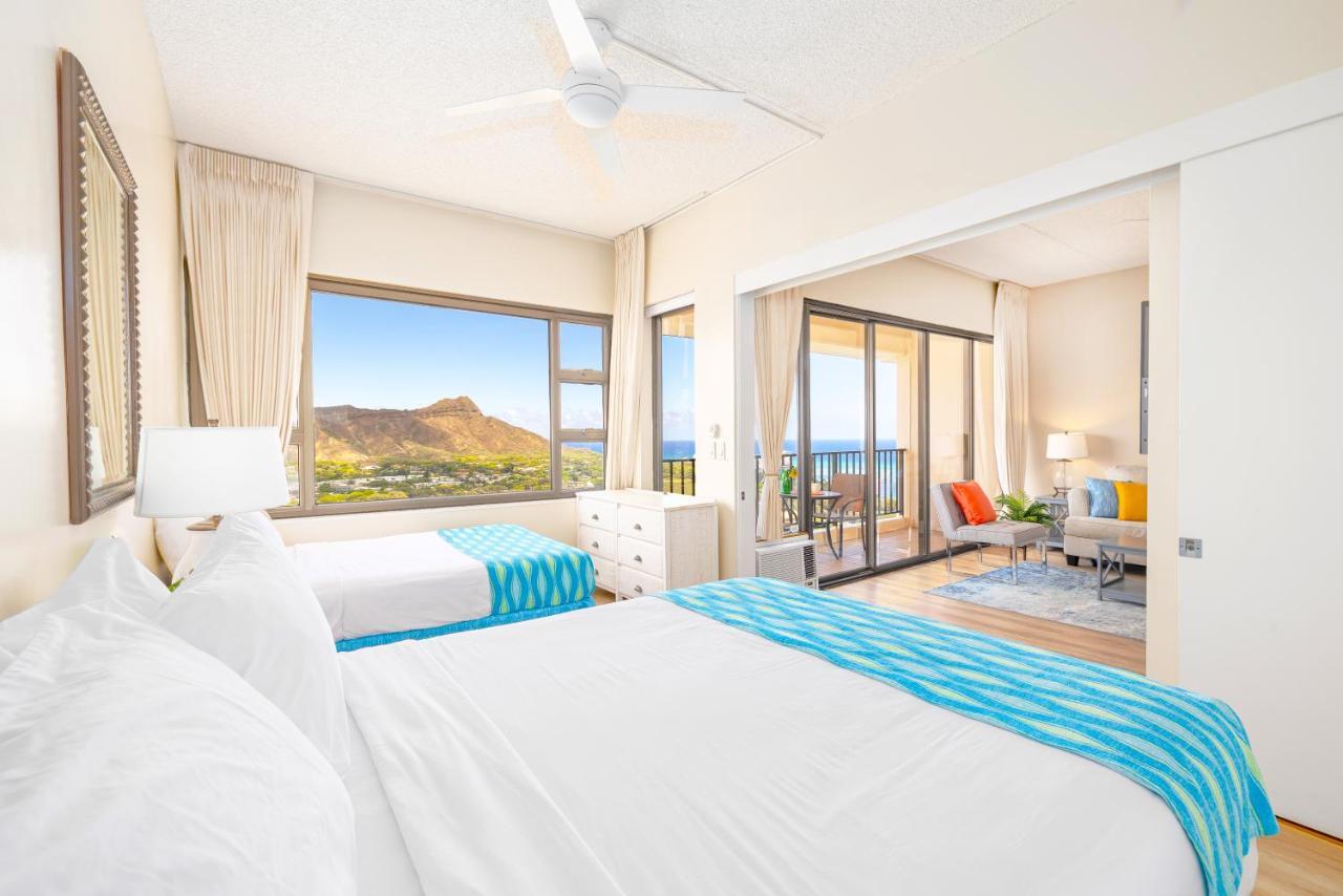 Ocean View Oasis With Free Parking, A Waikiki Gem! Apartment