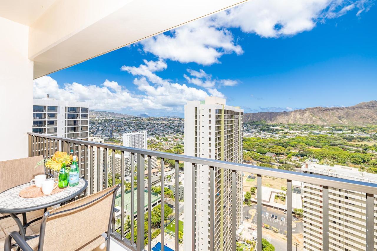 Ocean View Oasis With Free Parking, A Waikiki Gem! Honolulu