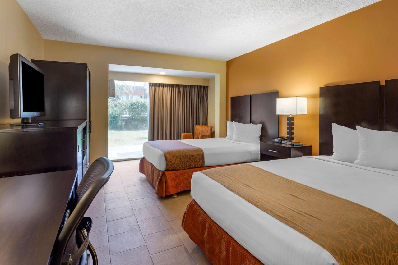 Hotel Western The Plaza Airport - Free Breakfast 3*
