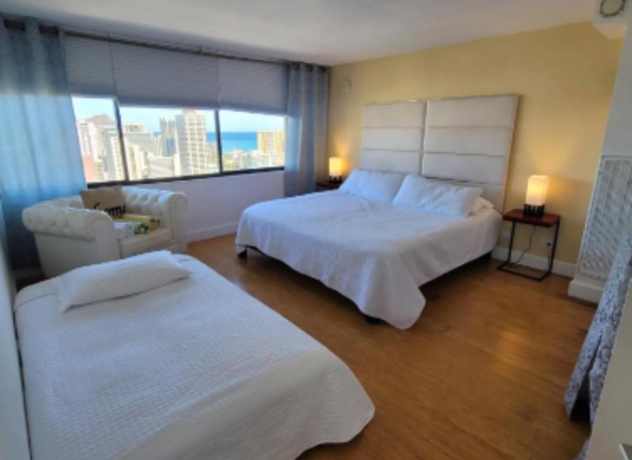 With Beautiful View In Hawaii Apartment *