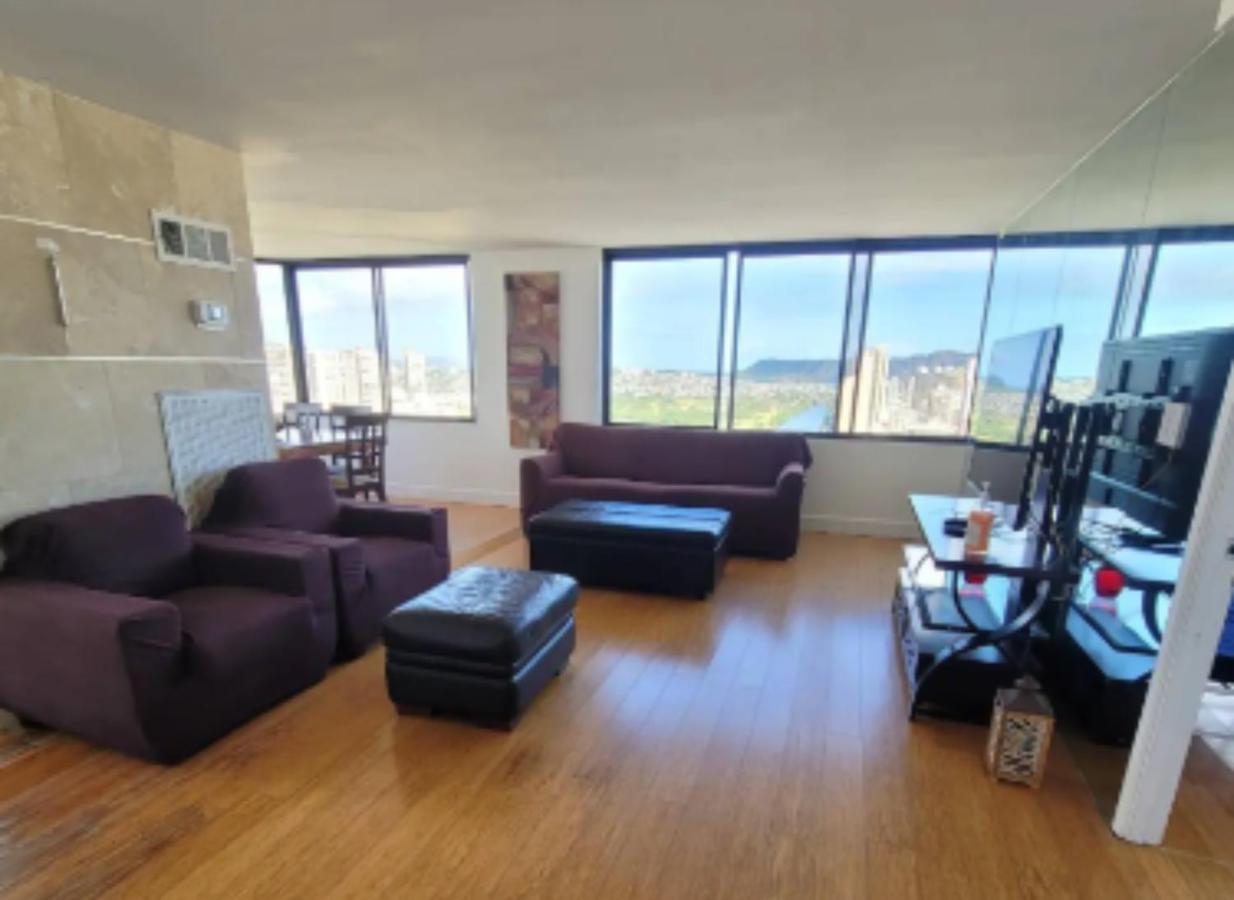 Apartment With Beautiful View In Hawaii