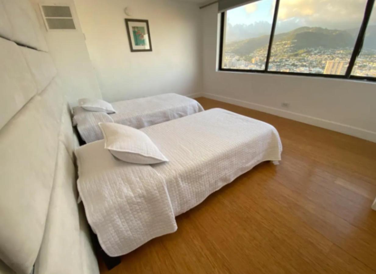 Apartment With Beautiful View In Hawaii