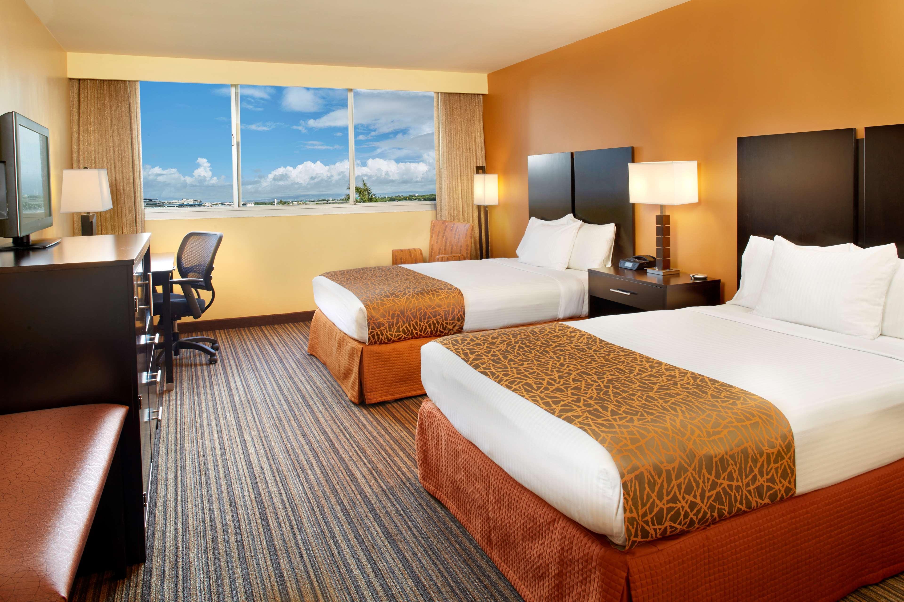 Western The Plaza Airport - Free Breakfast Hotel 3*
