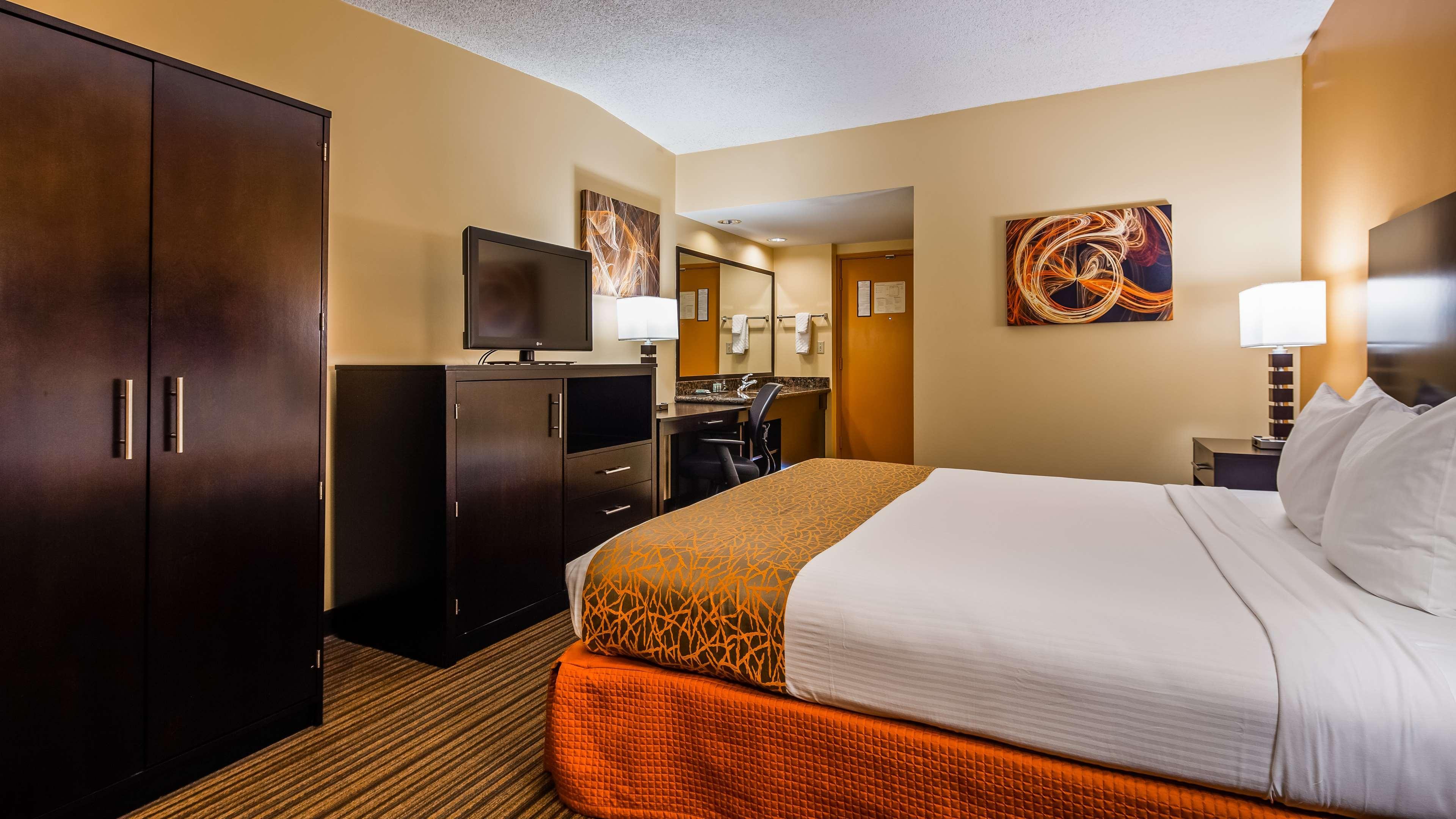 Western The Plaza Airport - Free Breakfast 3*
