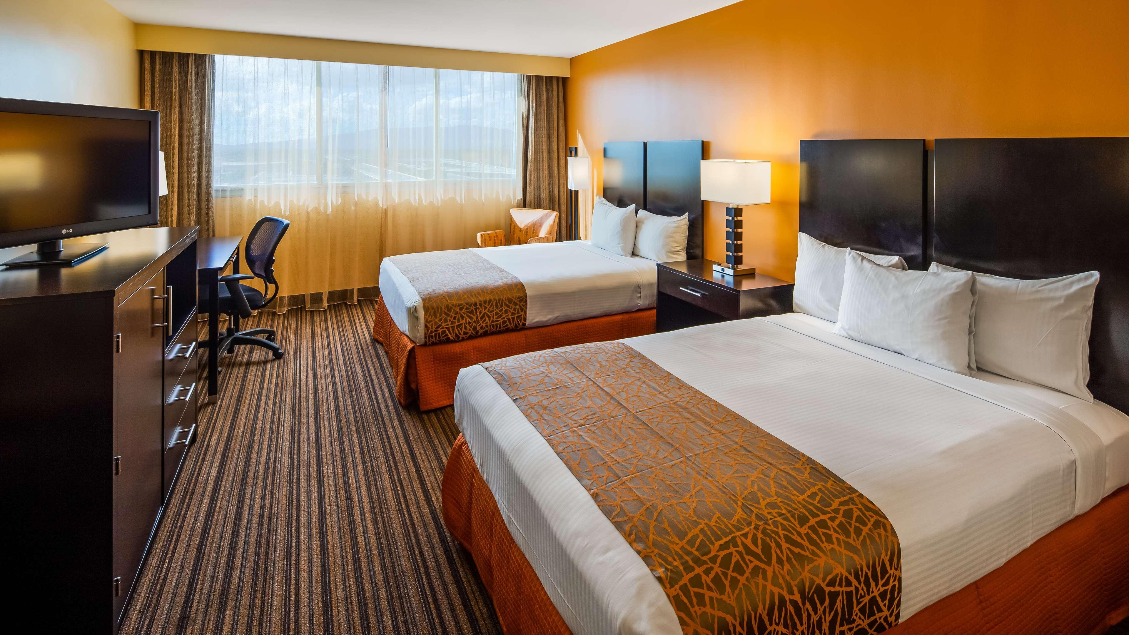 Hotel Western The Plaza Airport - Free Breakfast 3*