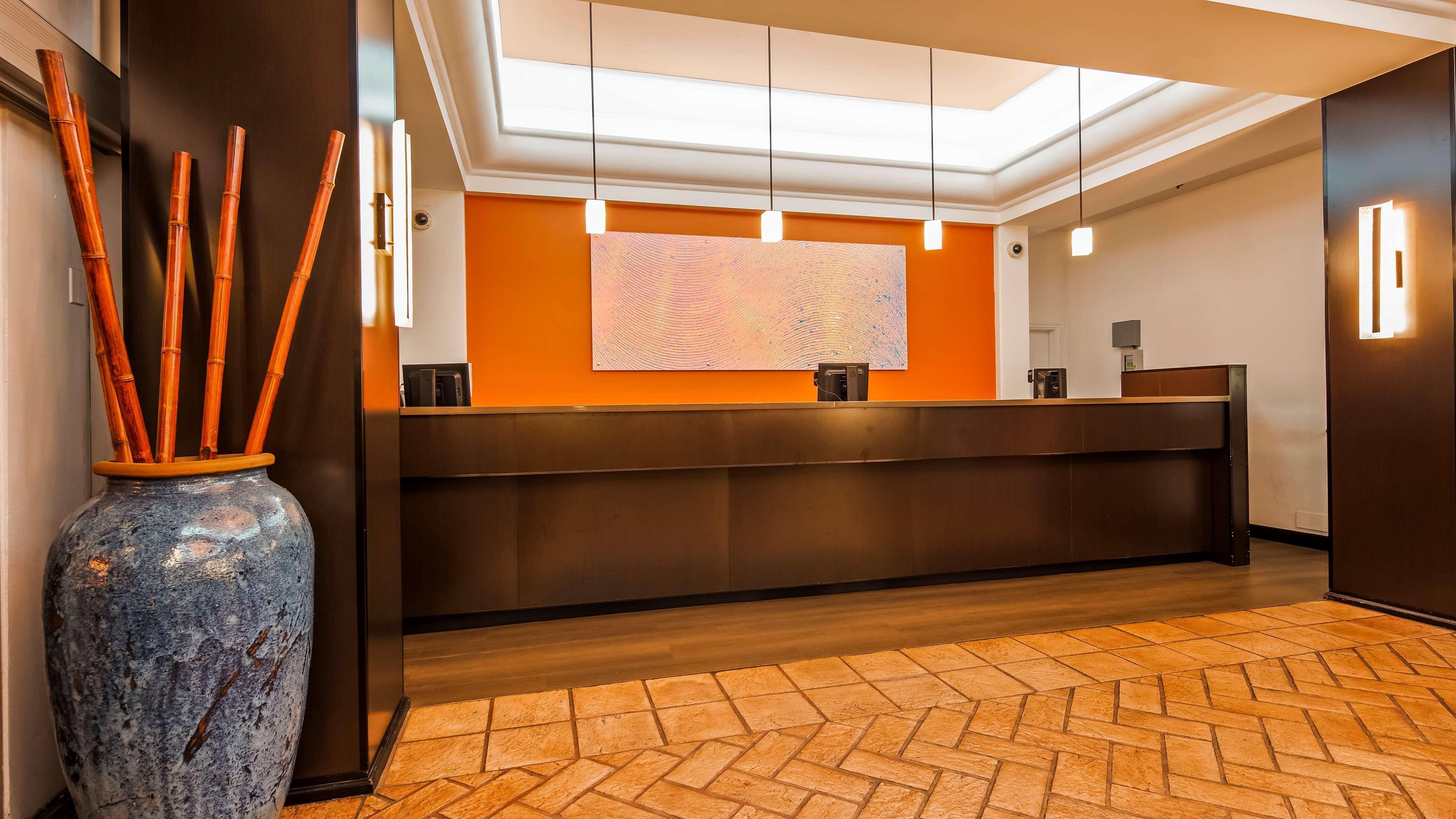 Hotel Western The Plaza Airport - Free Breakfast Honolulu