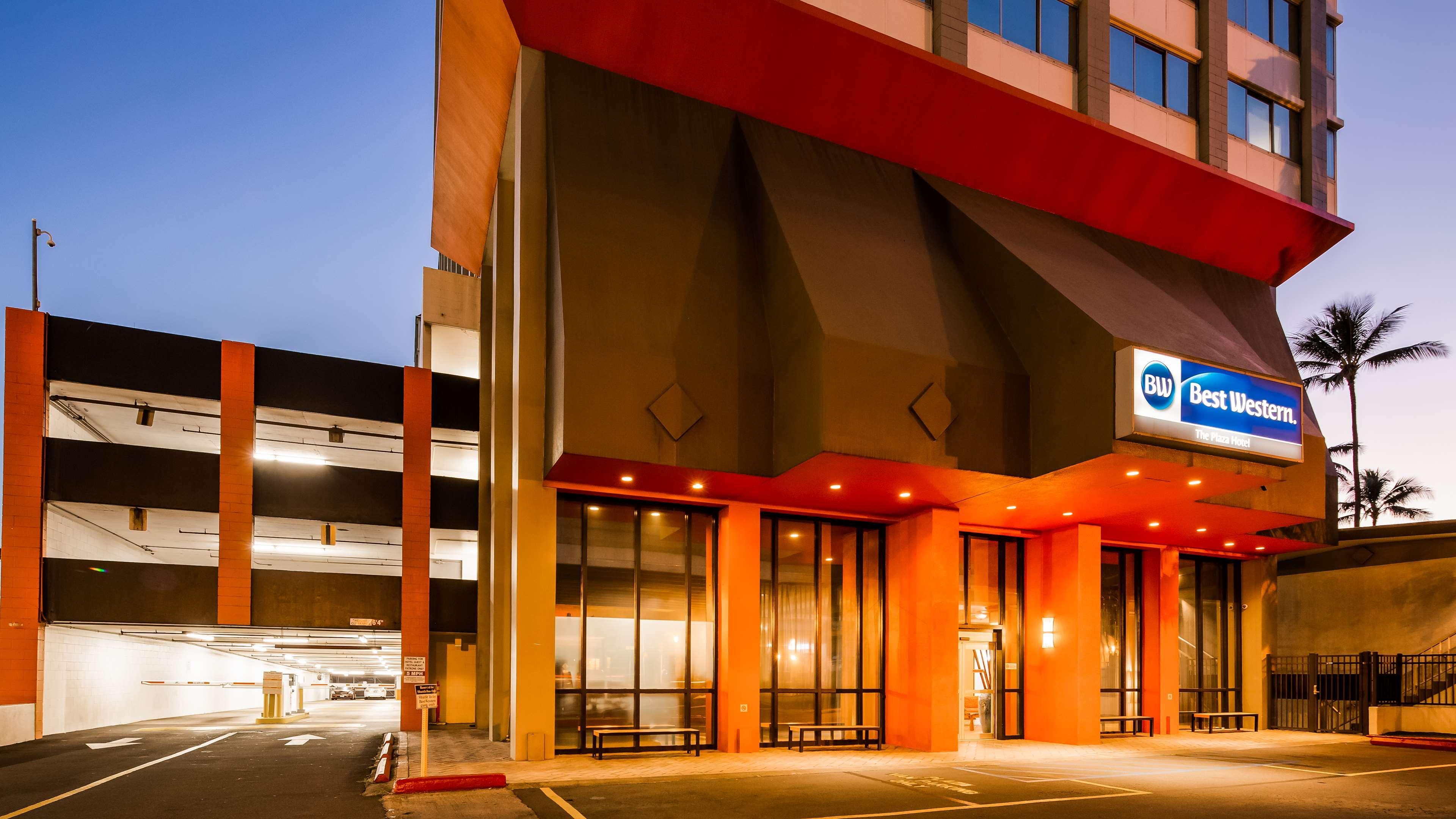 Hotel Western The Plaza Airport - Free Breakfast 3*