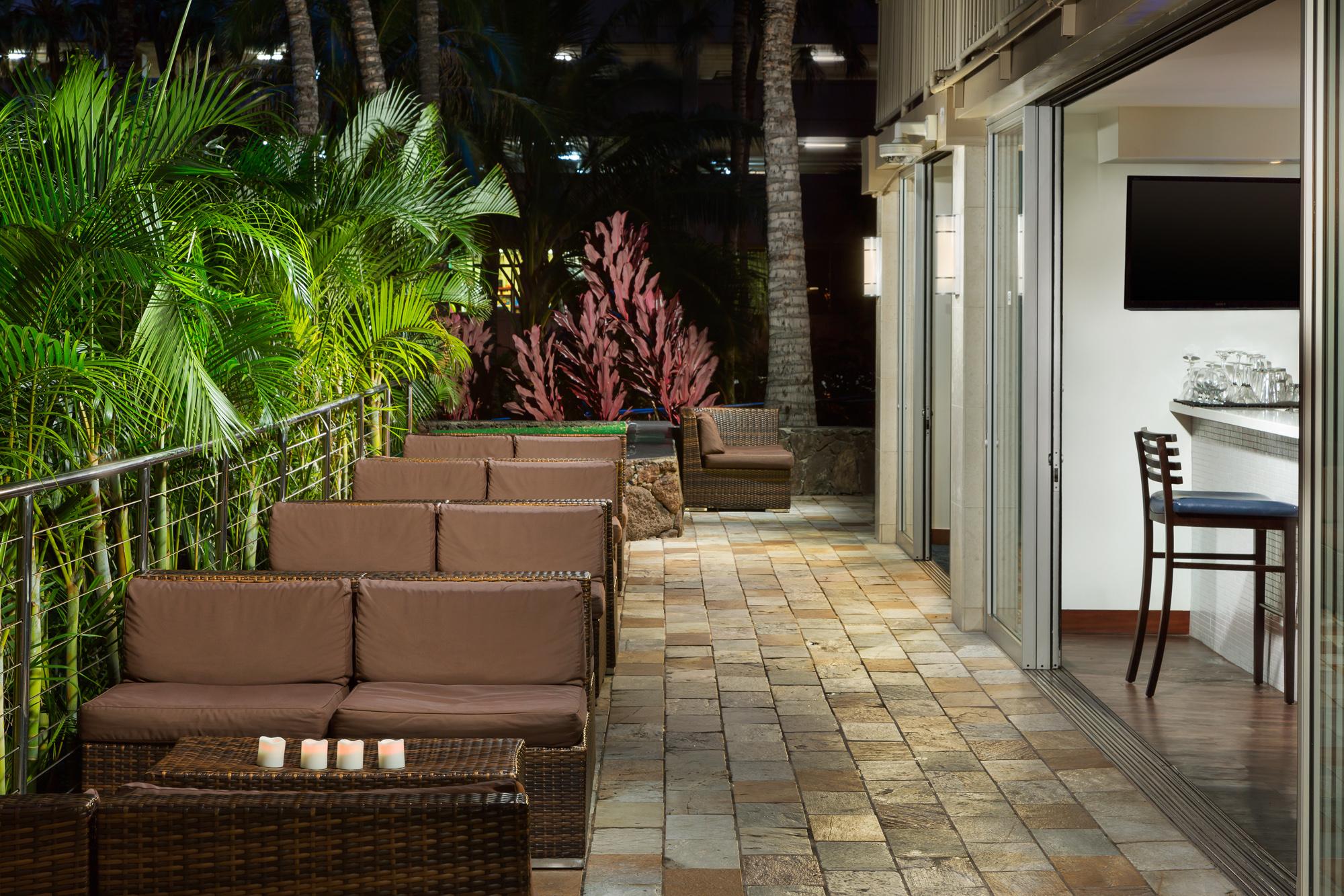 Courtyard By Marriott Waikiki Hotel