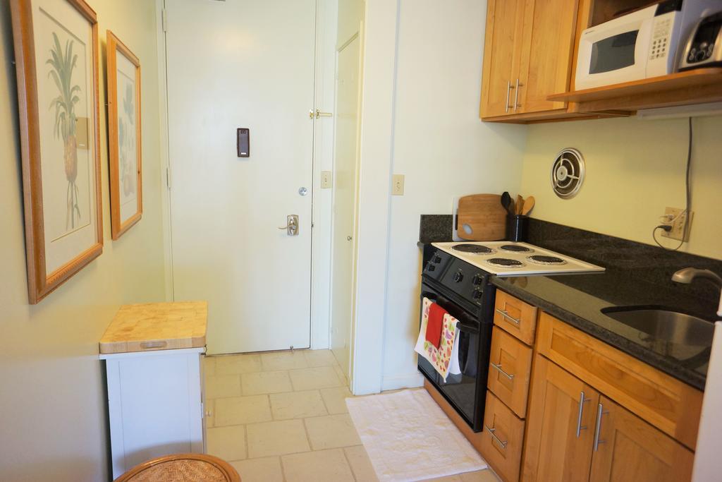 Waikiki At Ilikai Marina - Great By The - End Price! * Honolulu