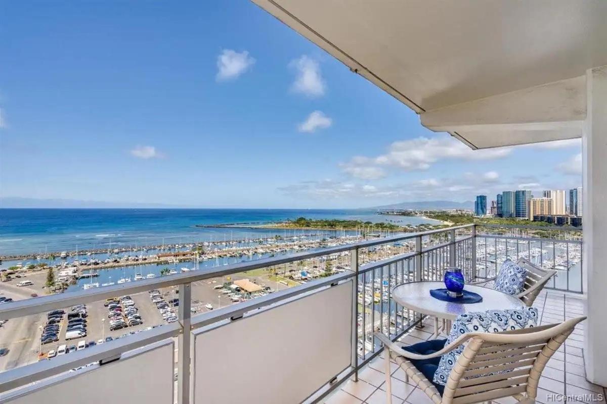 Ilikai #1743 Panoramic Views On Waikiki Beach *