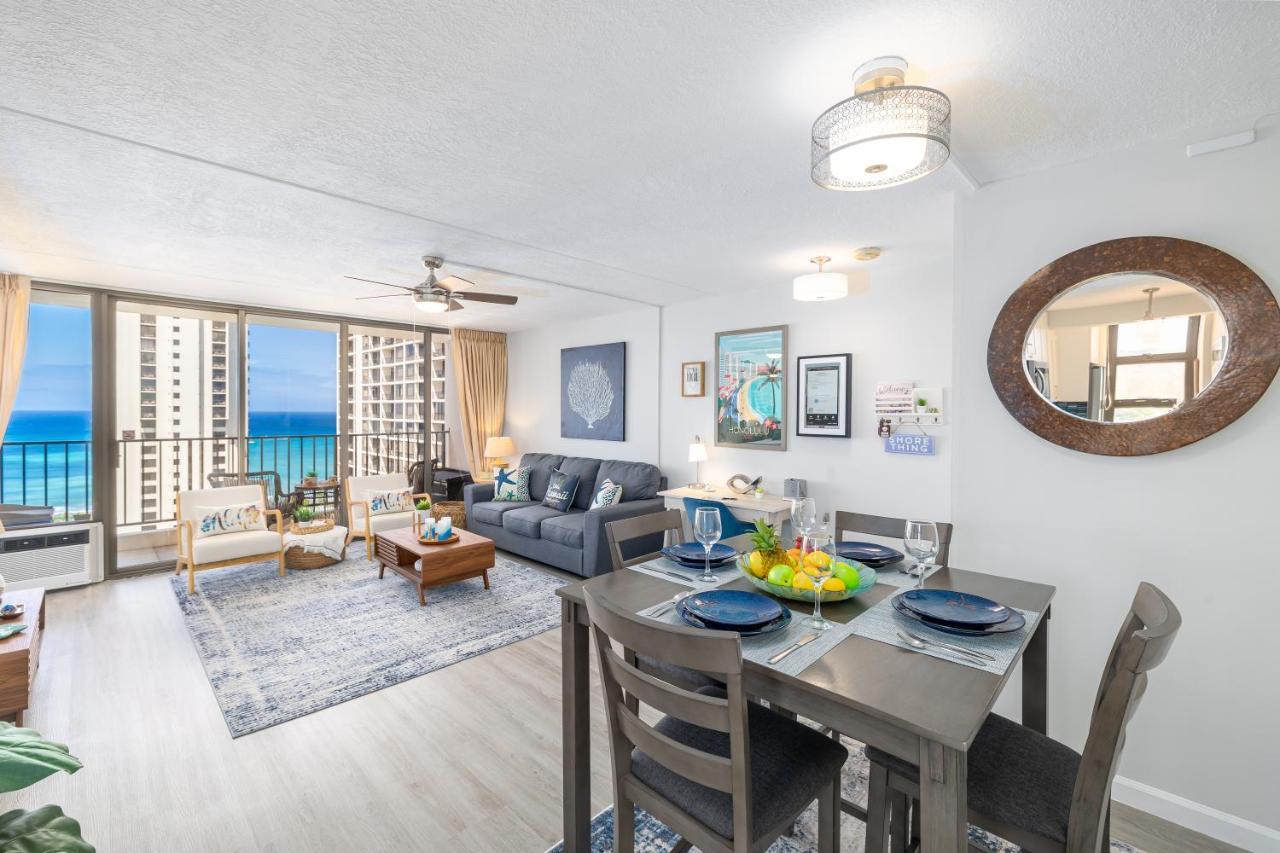 Waikiki Upscale 1 Bedroom - Ocean Views - Parking Apartment *