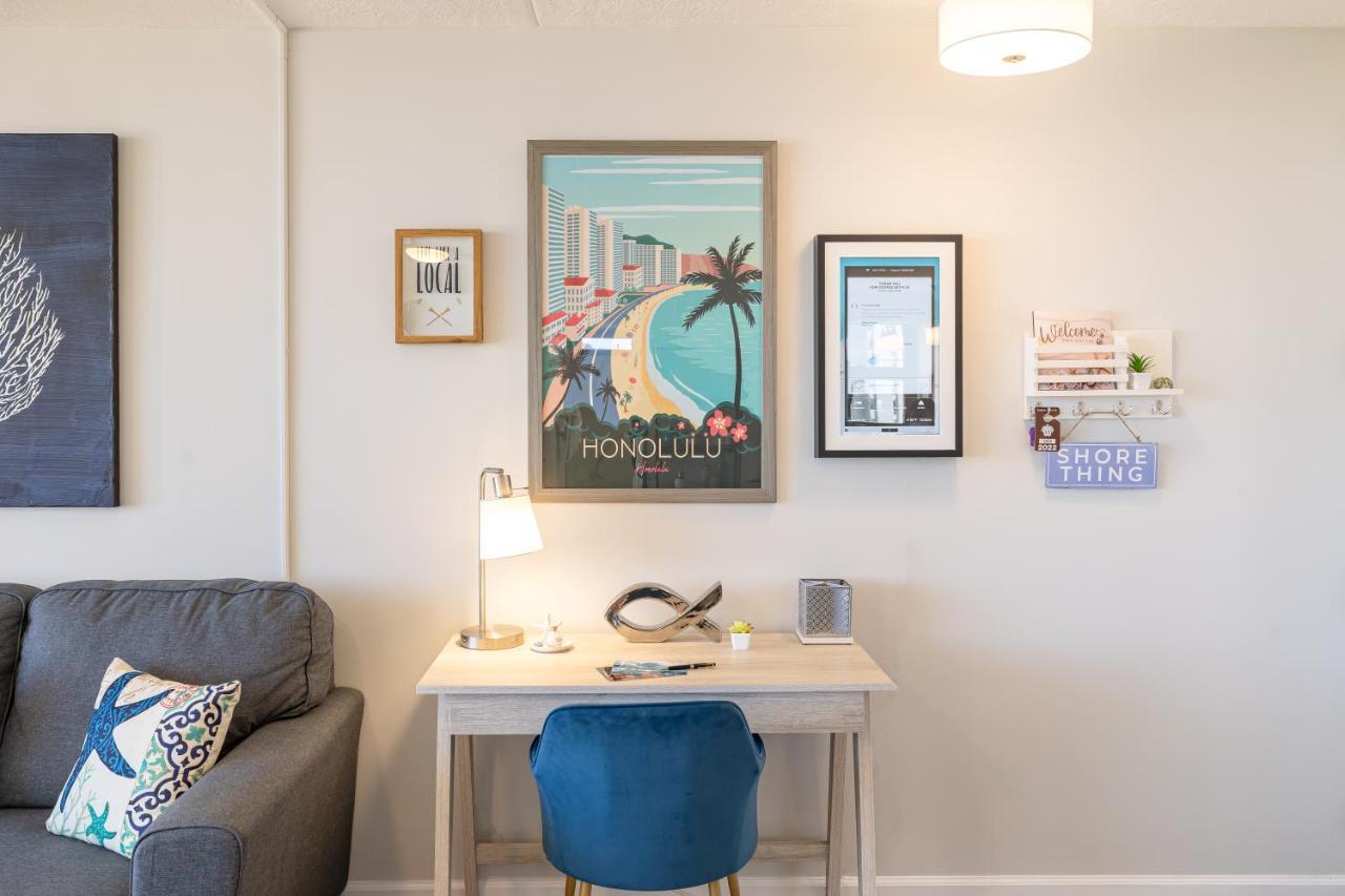 Waikiki Upscale 1 Bedroom - Ocean Views - Parking Apartment Honolulu
