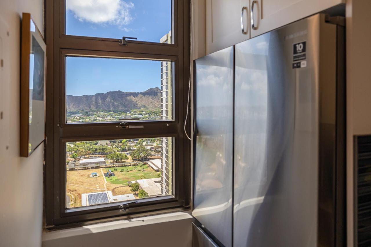 Waikiki Upscale 1 Bedroom - Ocean Views - Parking * Honolulu