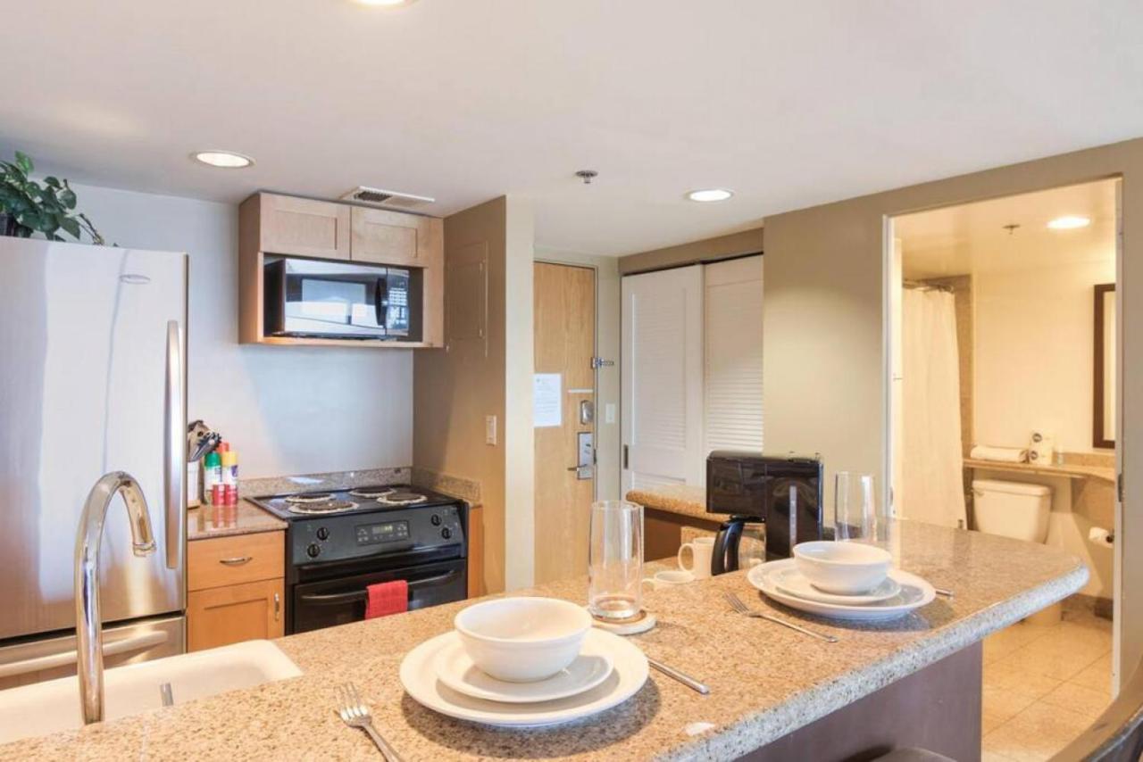 Ilikai Apt 2106 - Spacious Studio With Spectacular Ocean & Harbor Views * Honolulu
