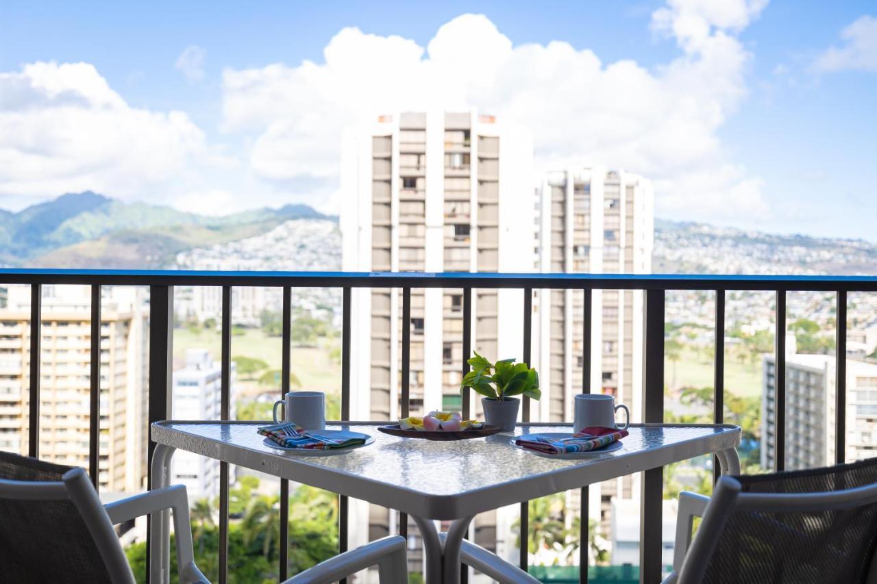 Beautiful Mountain View In Waikiki Sunset With Parking Honolulu