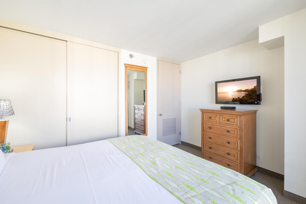 Beautiful Mountain View In Waikiki Sunset With Parking Apartment Honolulu
