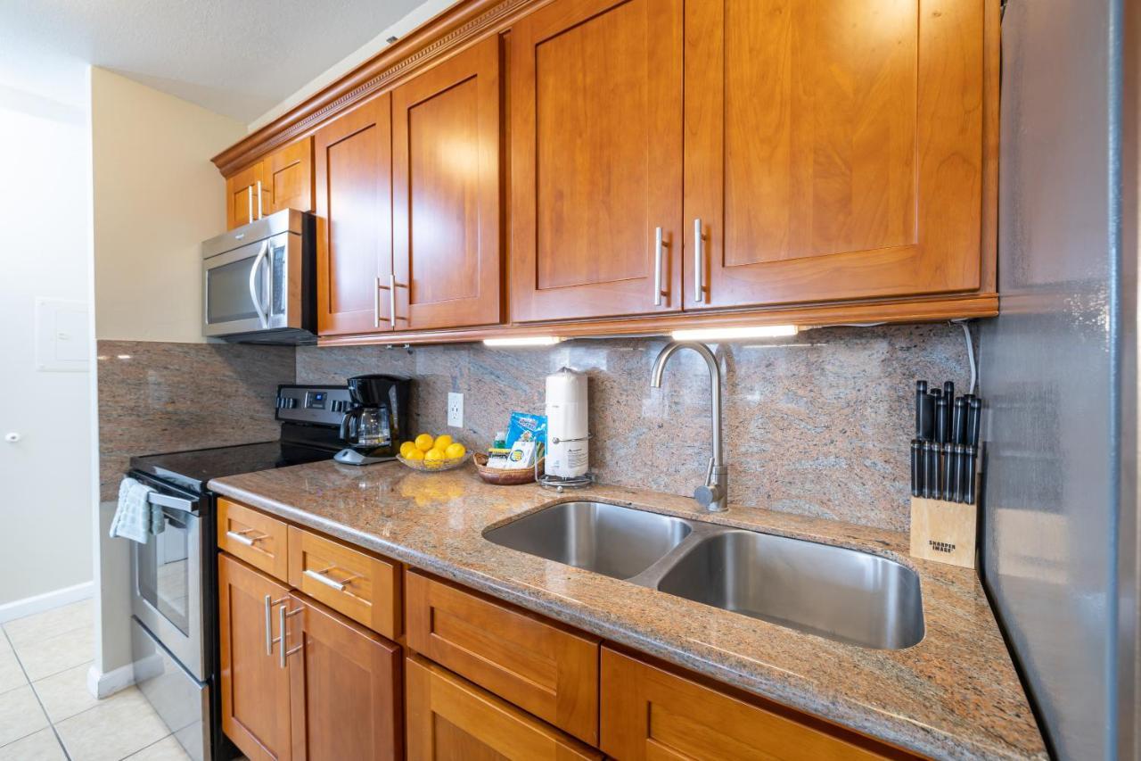 1br With Great Ocean Views - 1 Block To With Free Parking! *