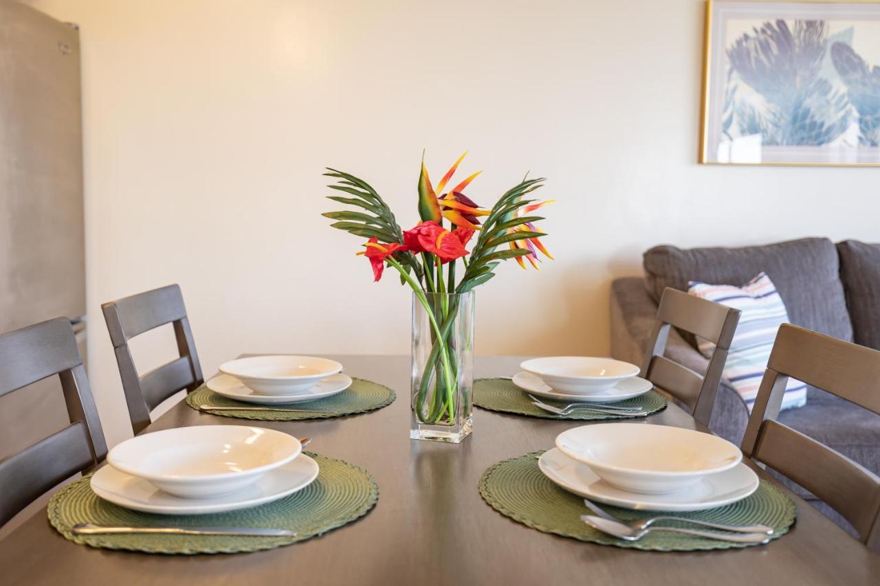 Apartment 1br With Great Ocean Views - 1 Block To With Free Parking! Honolulu