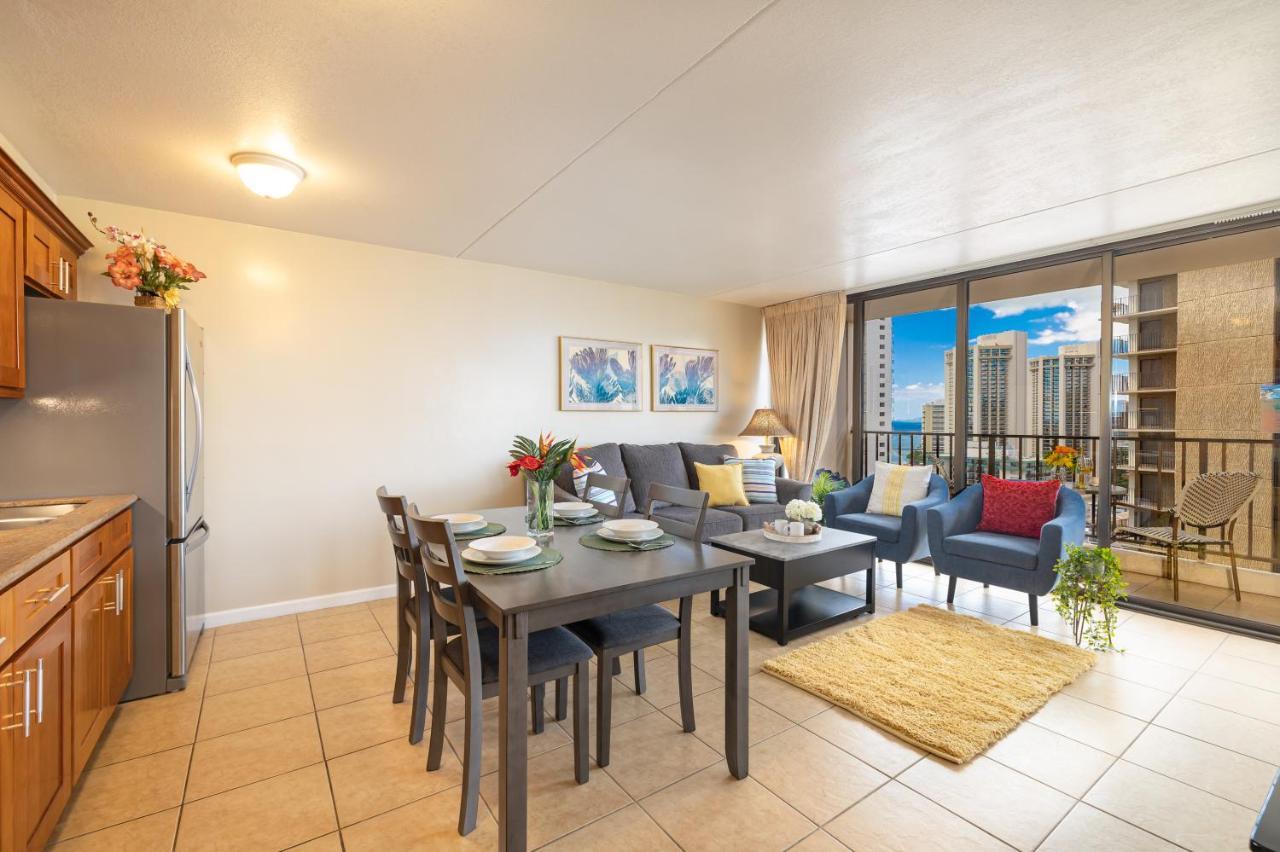 Apartment 1br With Great Ocean Views - 1 Block To With Free Parking! *