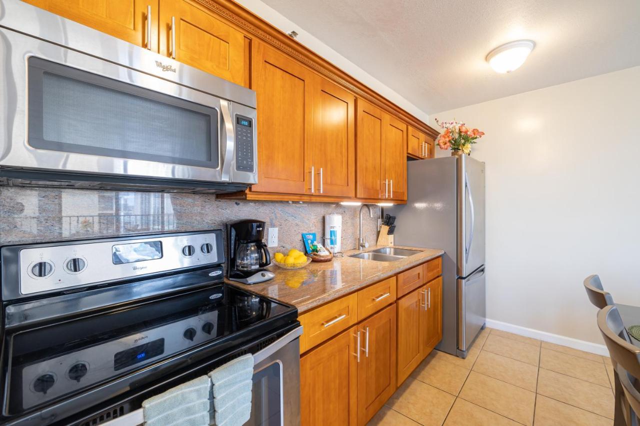 1br With Great Ocean Views - 1 Block To With Free Parking! *