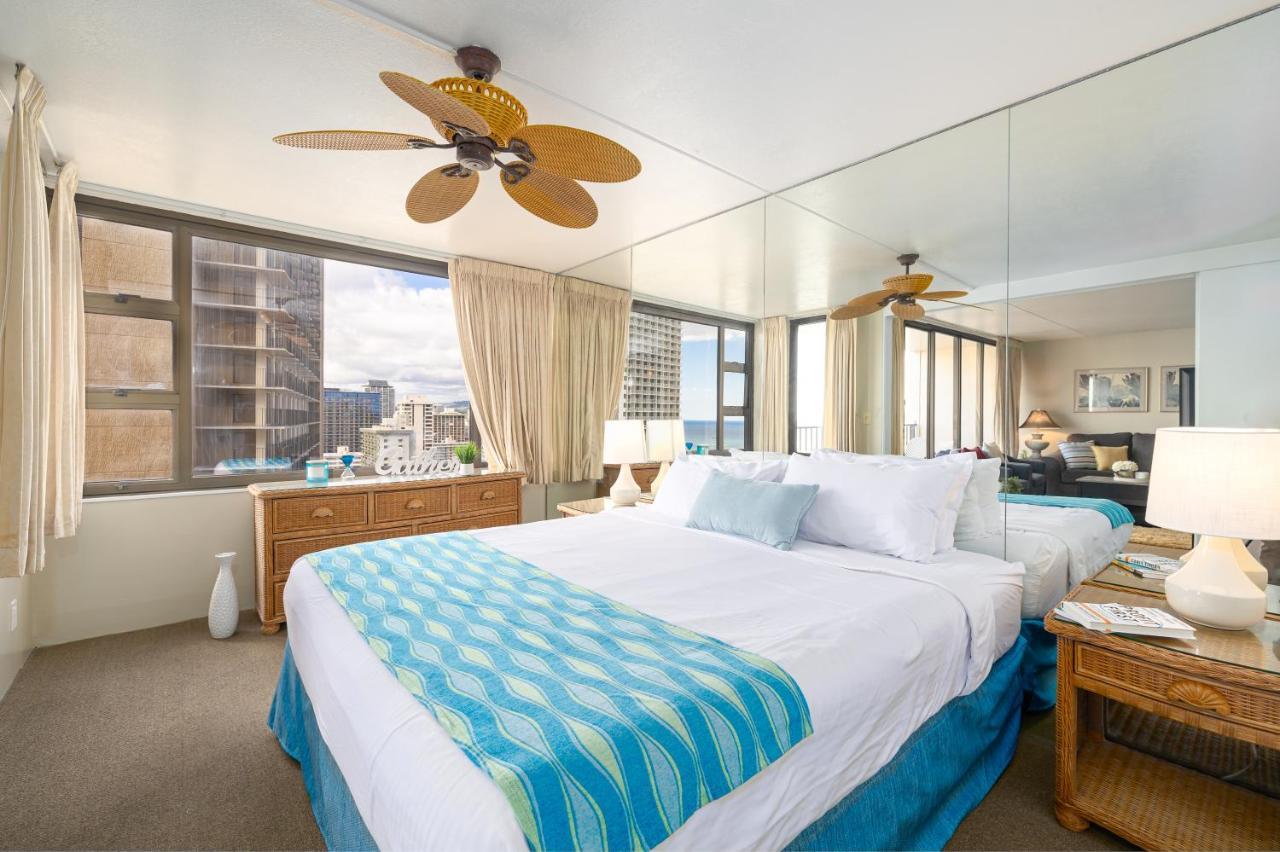 1br With Great Ocean Views - 1 Block To With Free Parking!