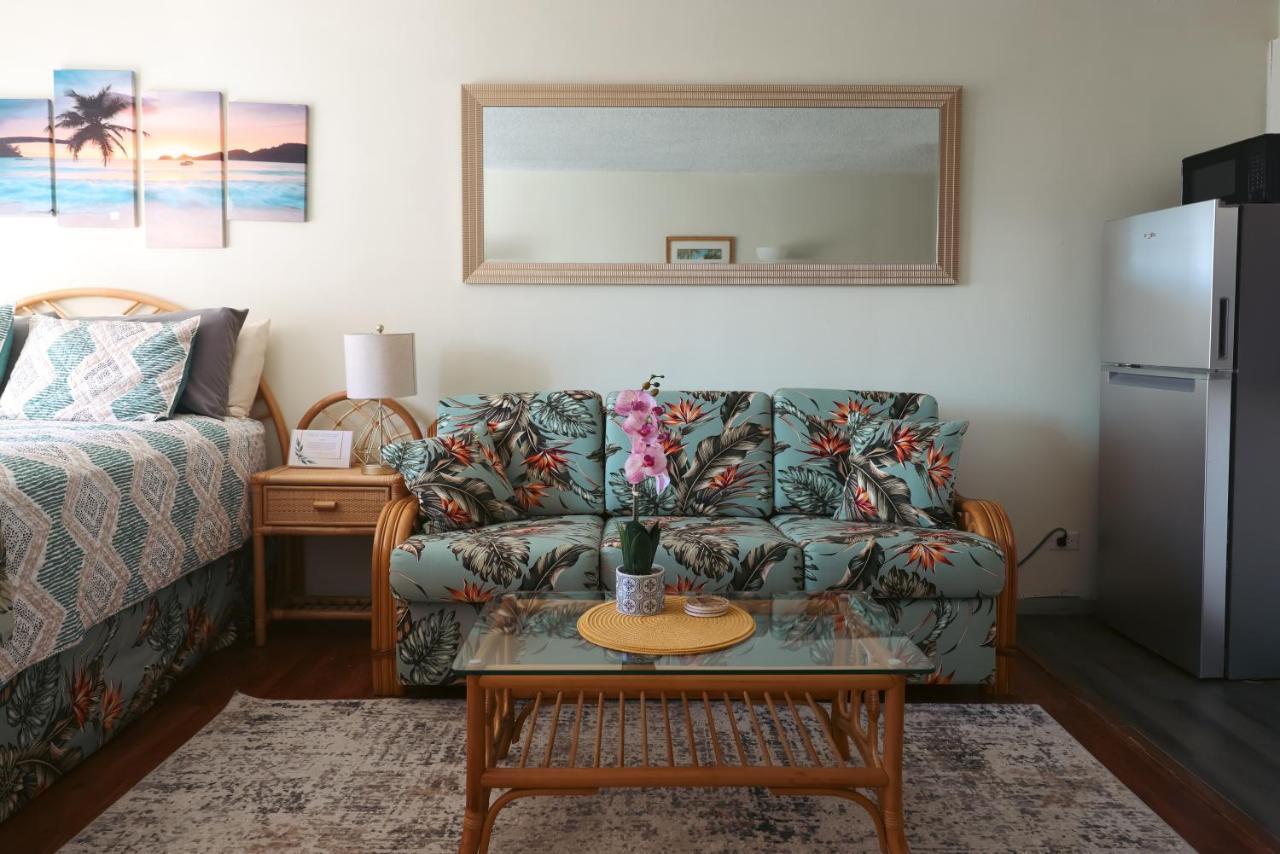 Tropical At Marine Surf Waikiki: Beachfront Oasis With Full Kitchen Apartment Honolulu