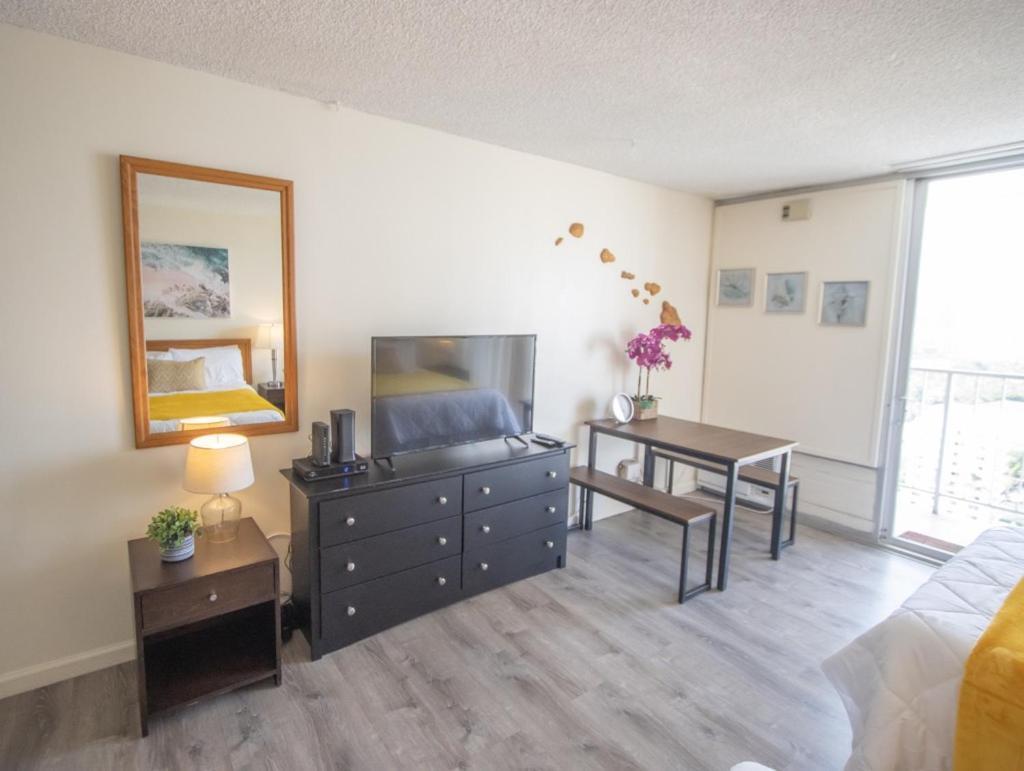Apartment Marine Surf Waikiki 2108 - Parking Included Honolulu