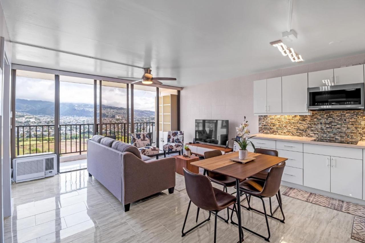 Apartment Newly Remodeled - 30th Floor With Epic Mountain Views