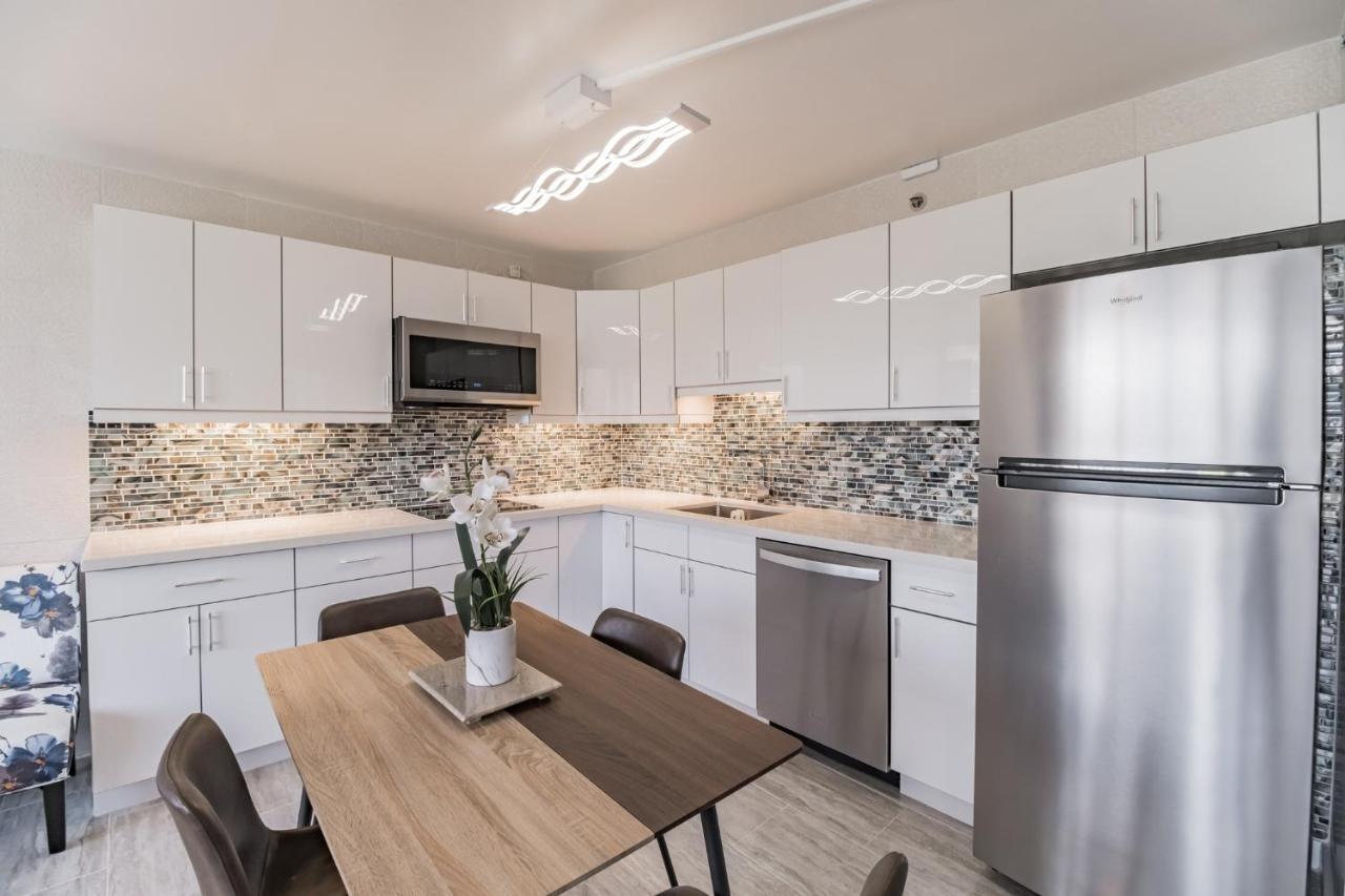 Newly Remodeled - 30th Floor With Epic Mountain Views * Honolulu