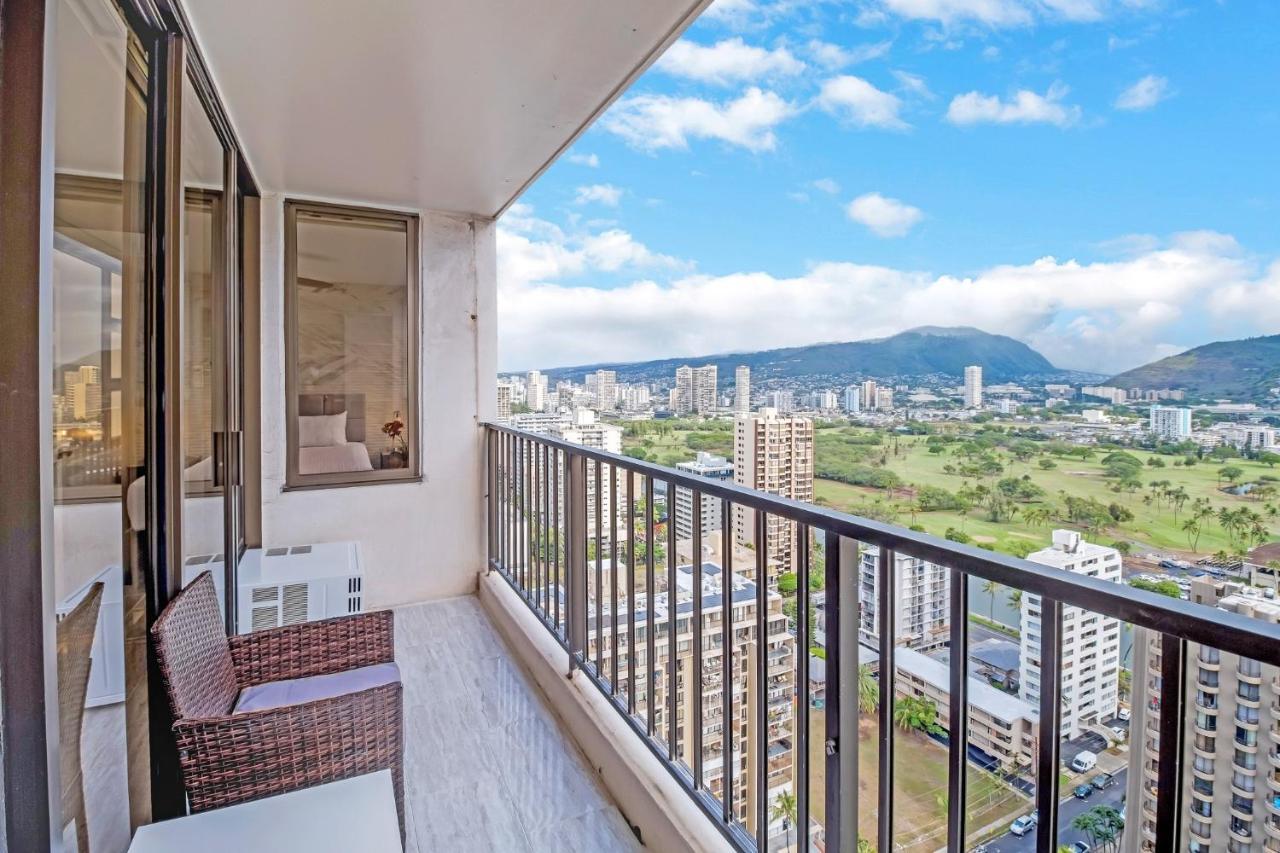 Newly Remodeled - 30th Floor With Epic Mountain Views Apartment Honolulu