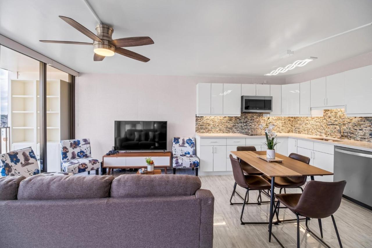 Newly Remodeled - 30th Floor With Epic Mountain Views Apartment