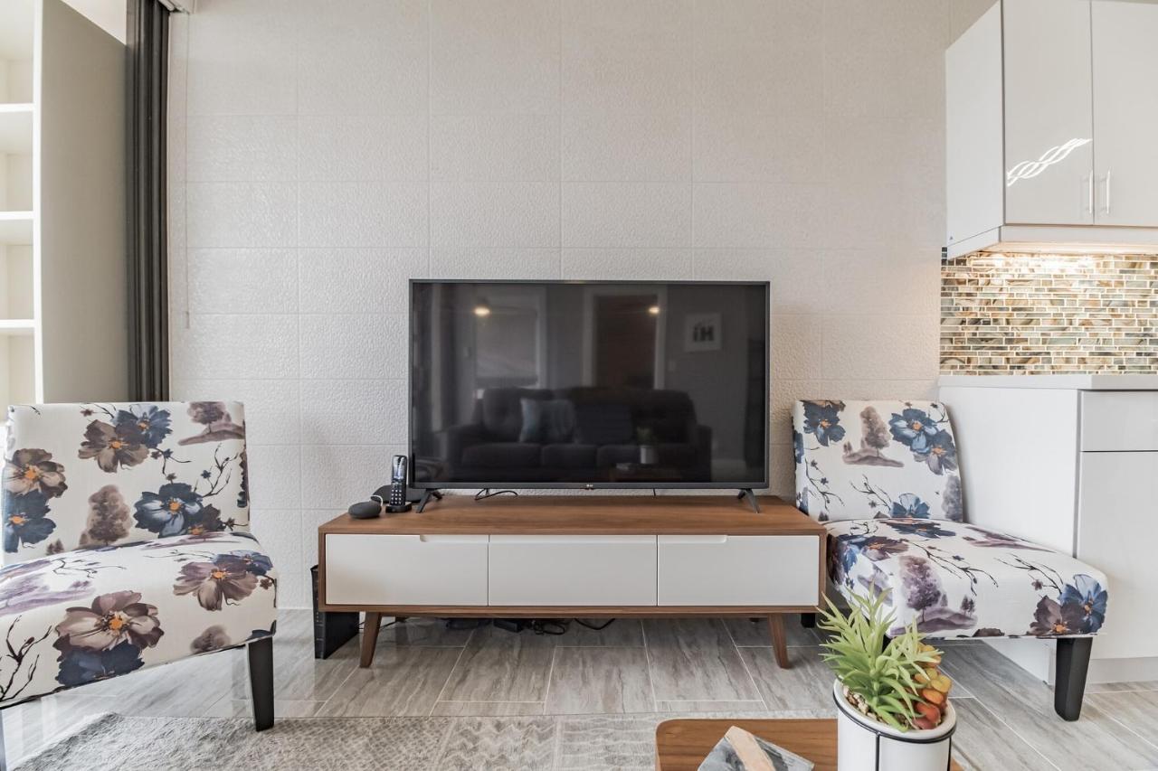 Newly Remodeled - 30th Floor With Epic Mountain Views Apartment *