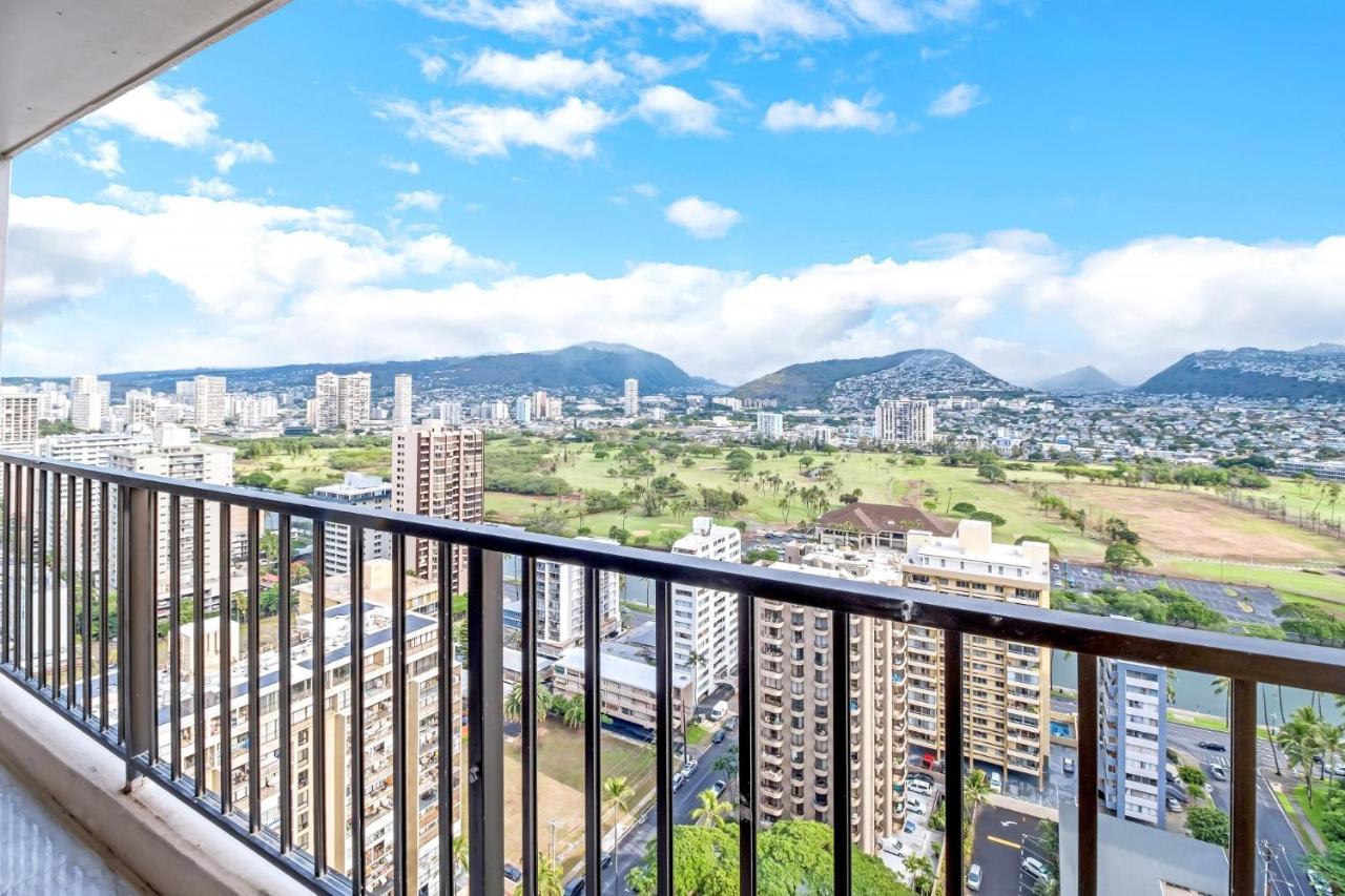 Apartment Newly Remodeled - 30th Floor With Epic Mountain Views *