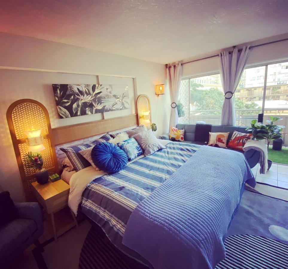The Seashore Waikiki Studio Just A Block From The Beach No Fees