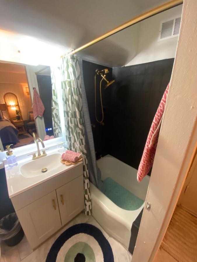 Apartment The Seashore Waikiki Studio Just A Block From The Beach No Fees *