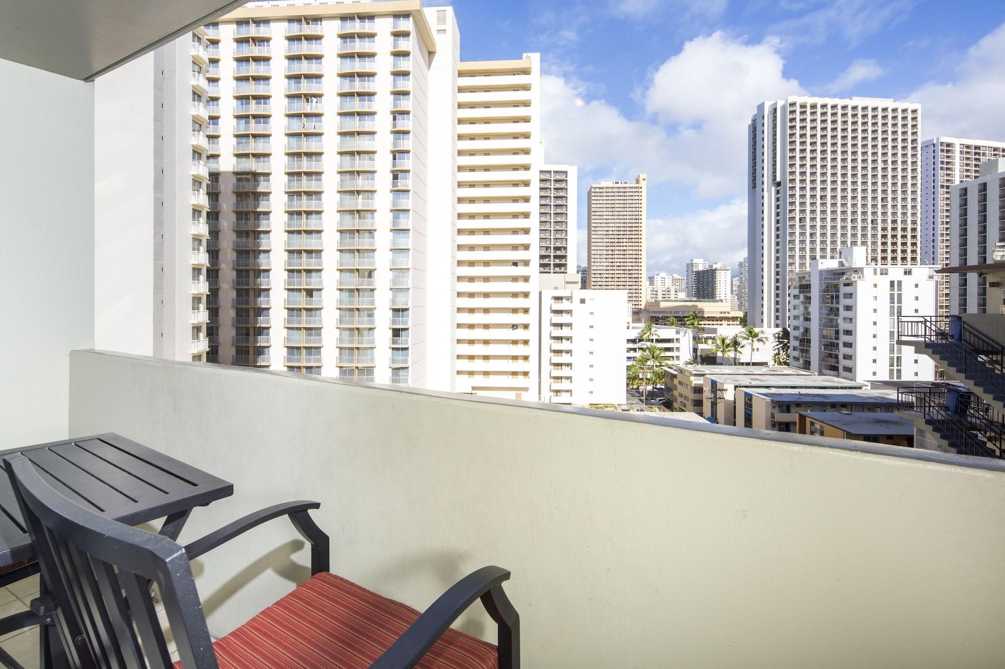Castle At Waikiki Grand 2*